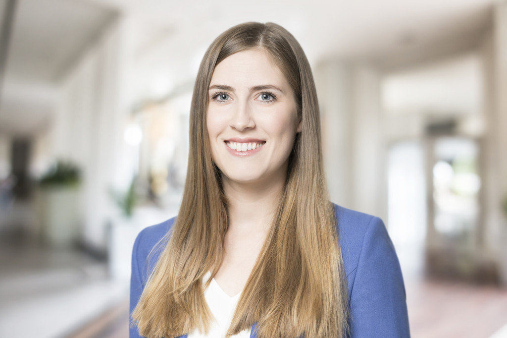 Mitarbeiterfoto Beispiel mit individuellem Hintergrund