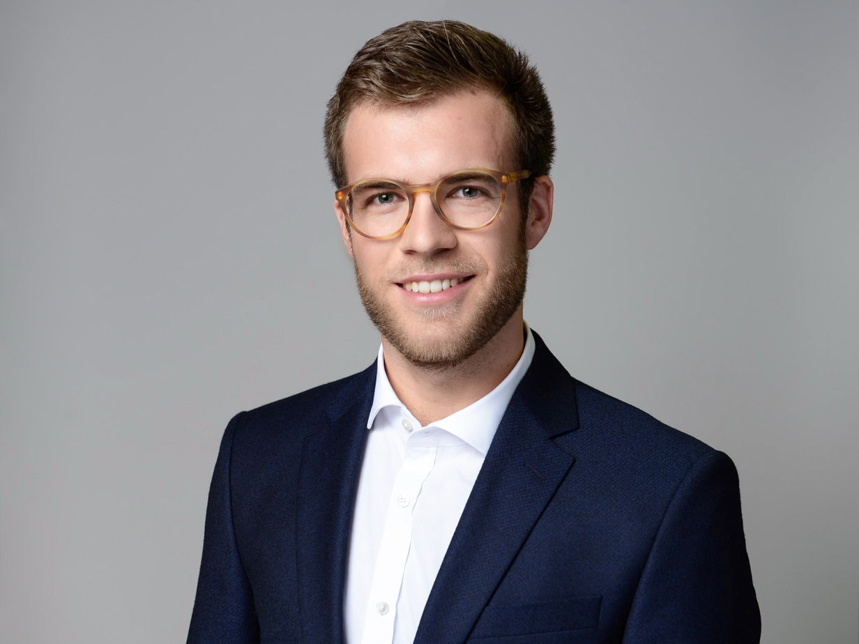 Kleiderratgeber Bewerbungsfotos mit oder ohne Krawatte